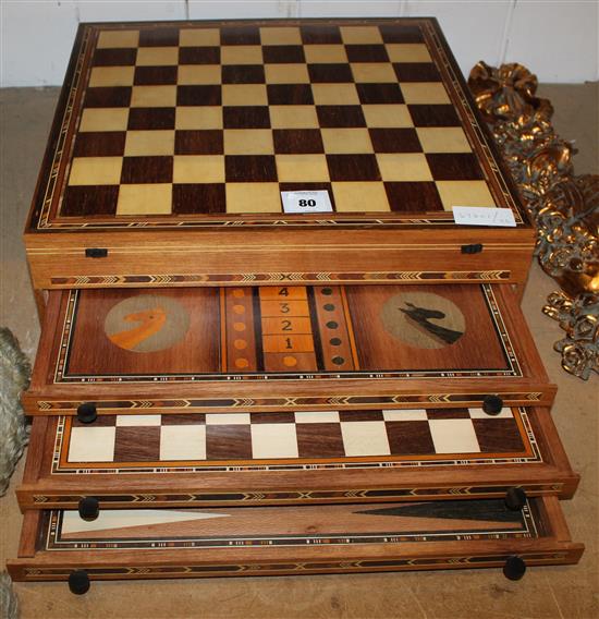 Madagascan wooden chess set (games compendium)(-)
